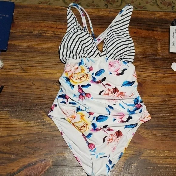 Cupshe Floral and Stripes One Piece Swimsuit Size Medium - Picture 1 of 7